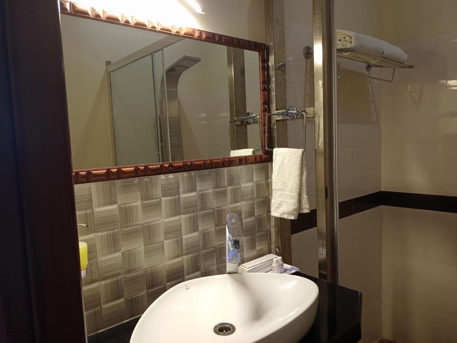 Changs Resort Kaharpara ภายนอก รูปภาพ